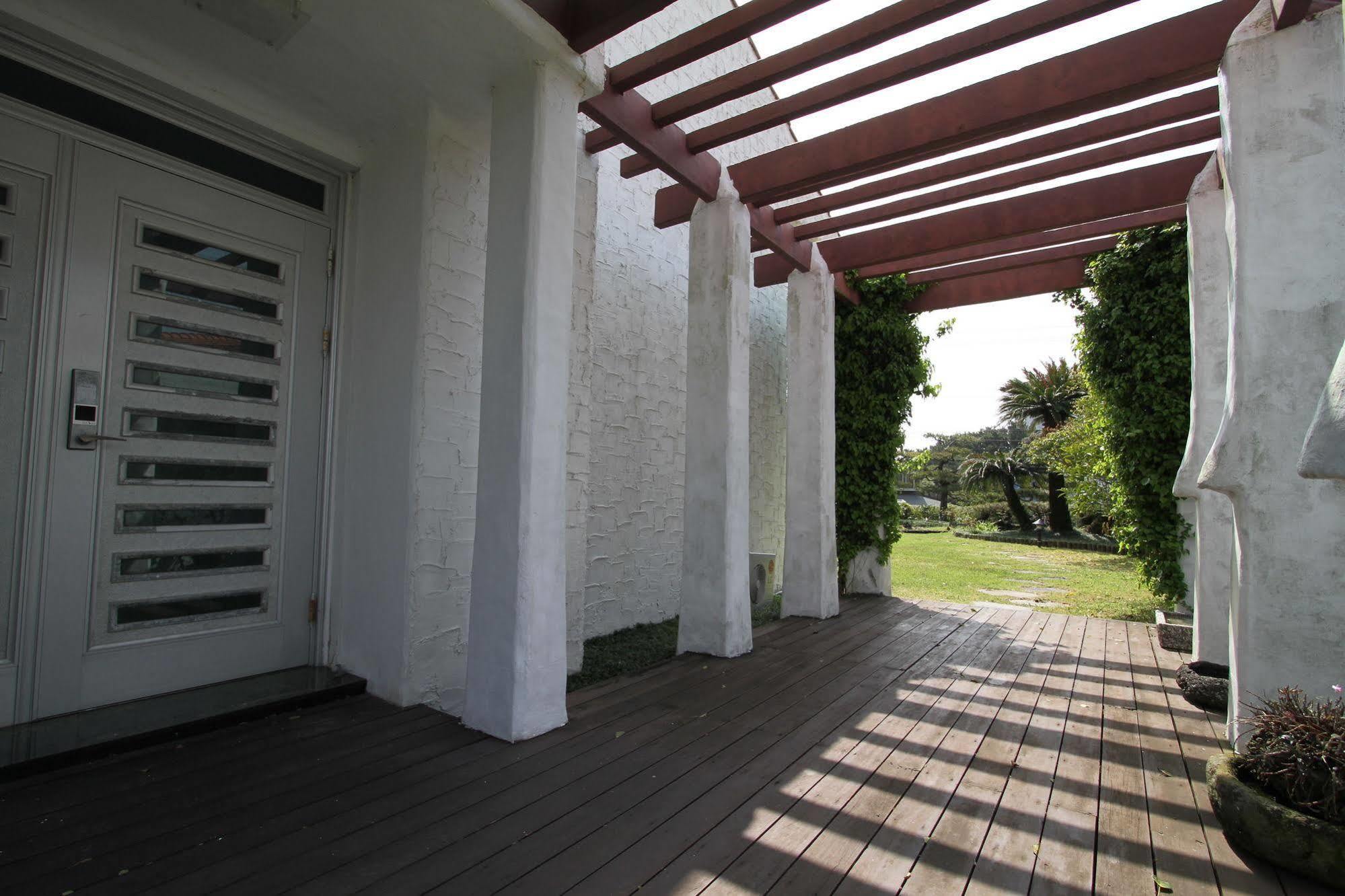 Palm Tree Villa Seogwipo Exterior photo