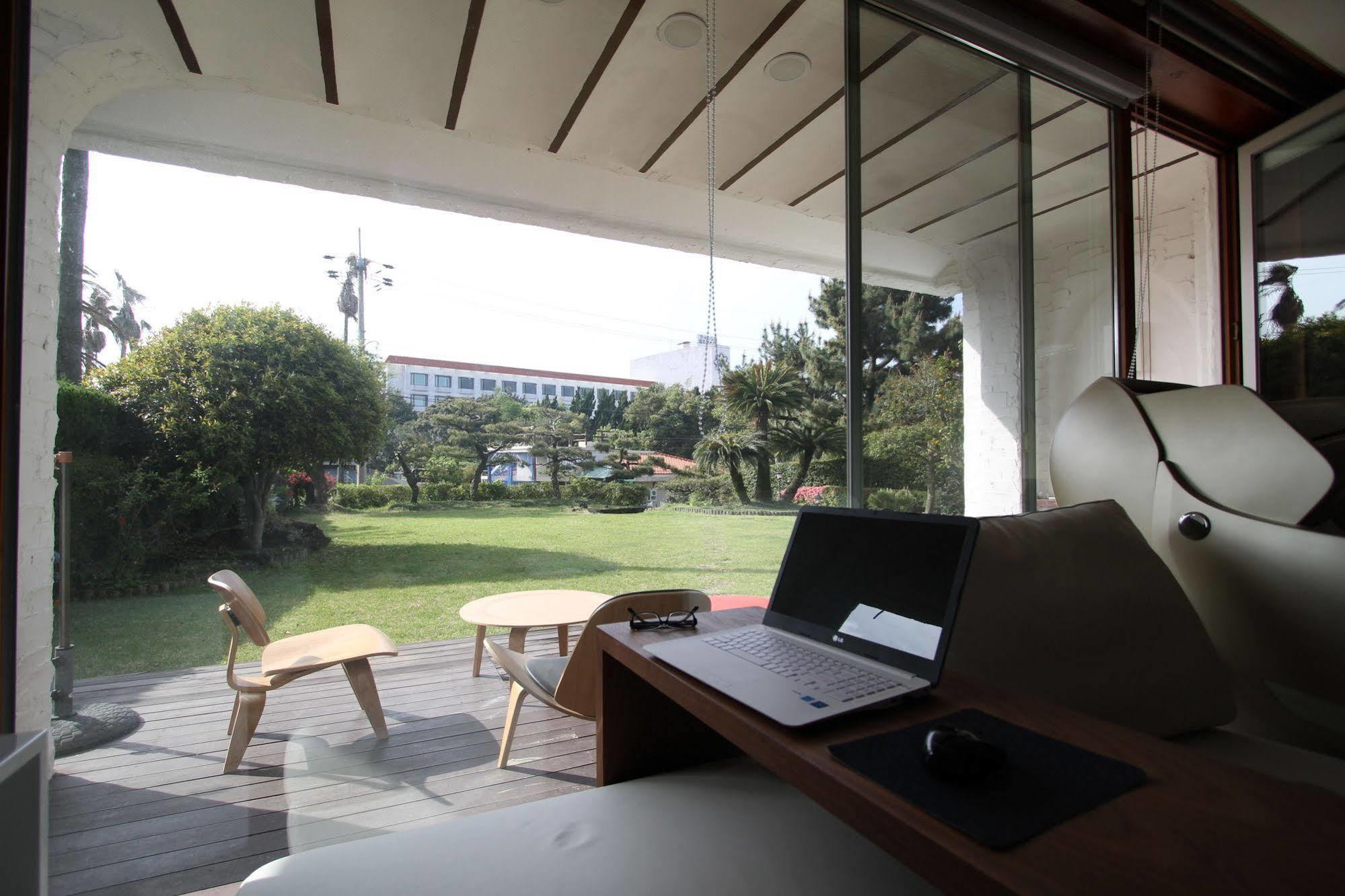 Palm Tree Villa Seogwipo Exterior photo